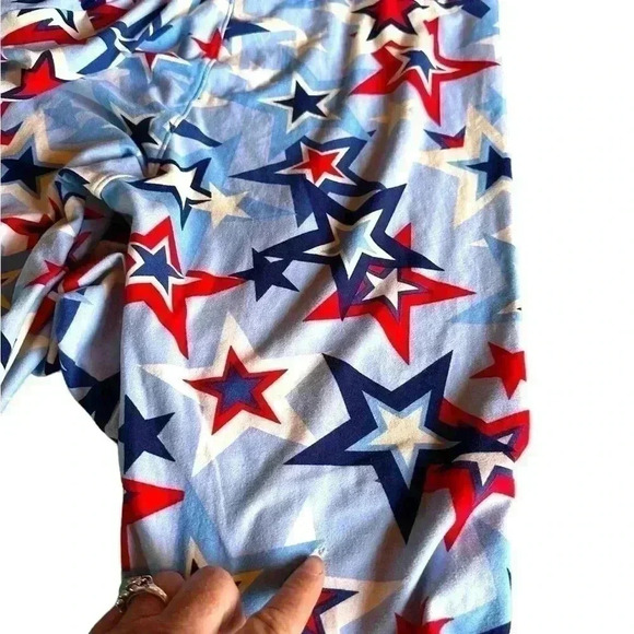 Lularoe TC Americana stars leggings.small hole in back of leg. Ex retailer stash - Picture 3 of 5